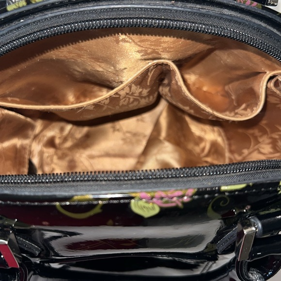 BRAVO Beverly Hills Collection Genuine Leather    Color:  black and green - Picture 12 of 15